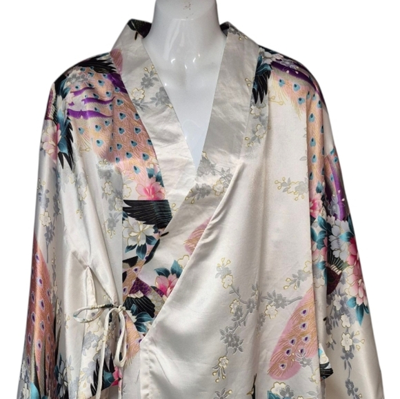 Elegant Floral Silk Short Kimono Robe Floral - Picture 3 of 12